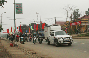 Huyện Cao Phong diễu hành hưởng ứng Tuần lễ quốc gia về VSATLĐ - PCCN.